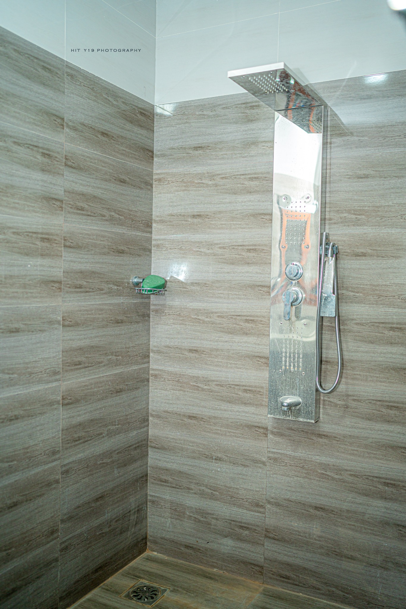 Bathroom shower facilities at Kal Pasi Resort