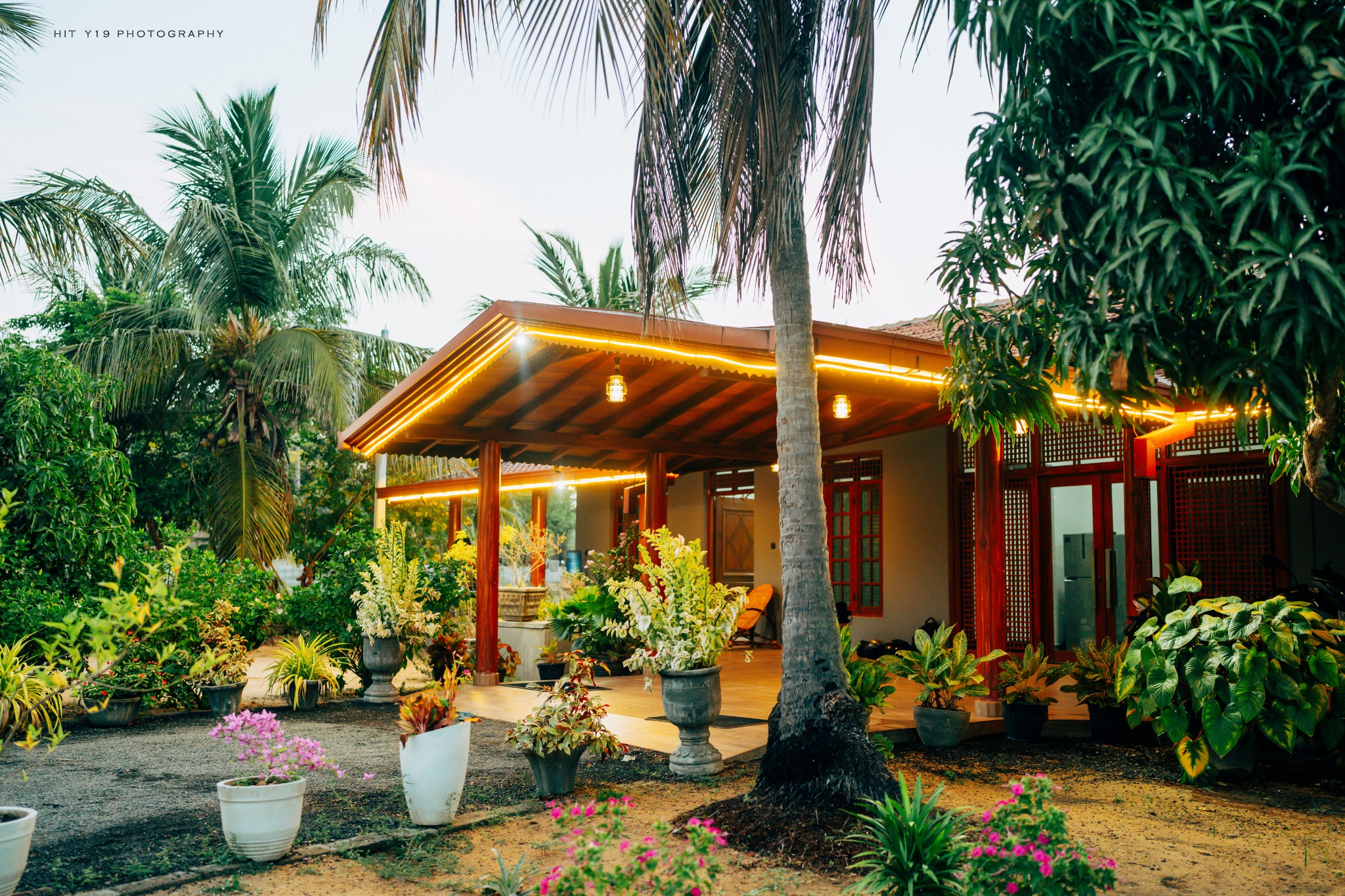 Kal Pasi Resort garden and veranda