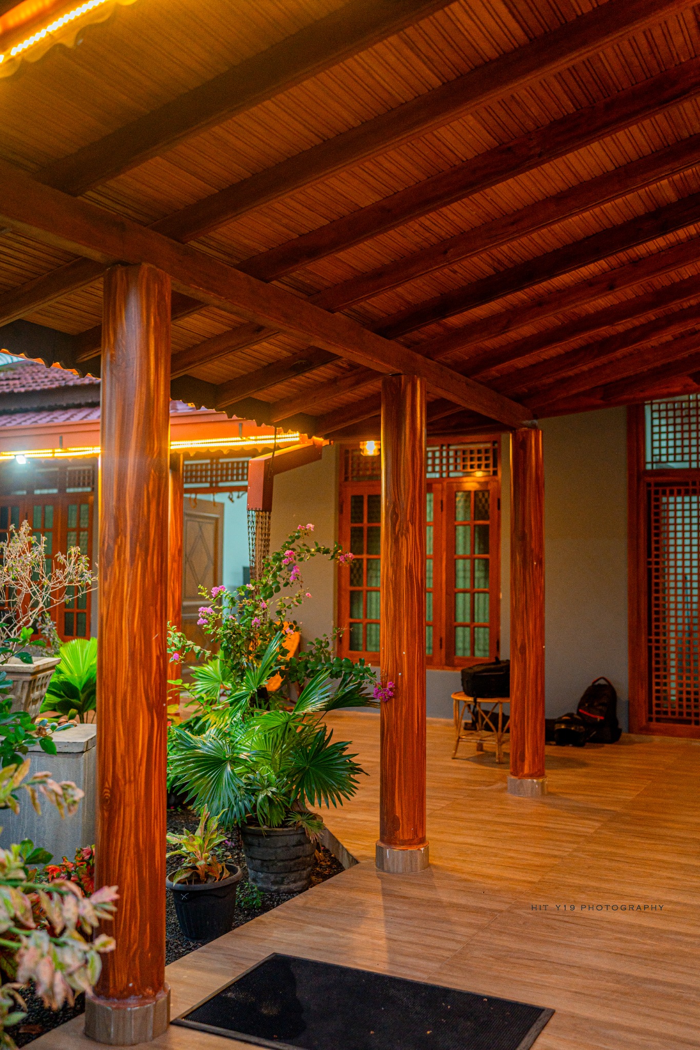 Relaxed outdoor space at Kal Pasi Resort